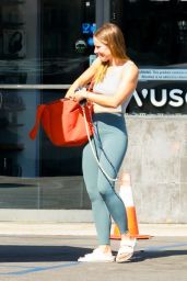 Kristen Bell Stepping Into a nail salon in Silver Lake 09-07-2024