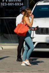 Kristen Bell Stepping Into a nail salon in Silver Lake 09-07-2024