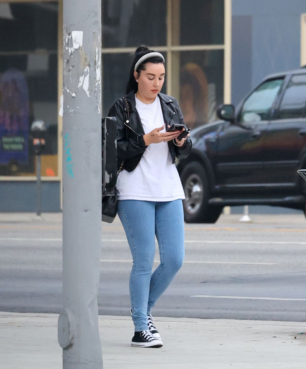 Amanda Bynes Rocks Edgy Casual Look in LA: Leather Jacket and Jeans 10 ...