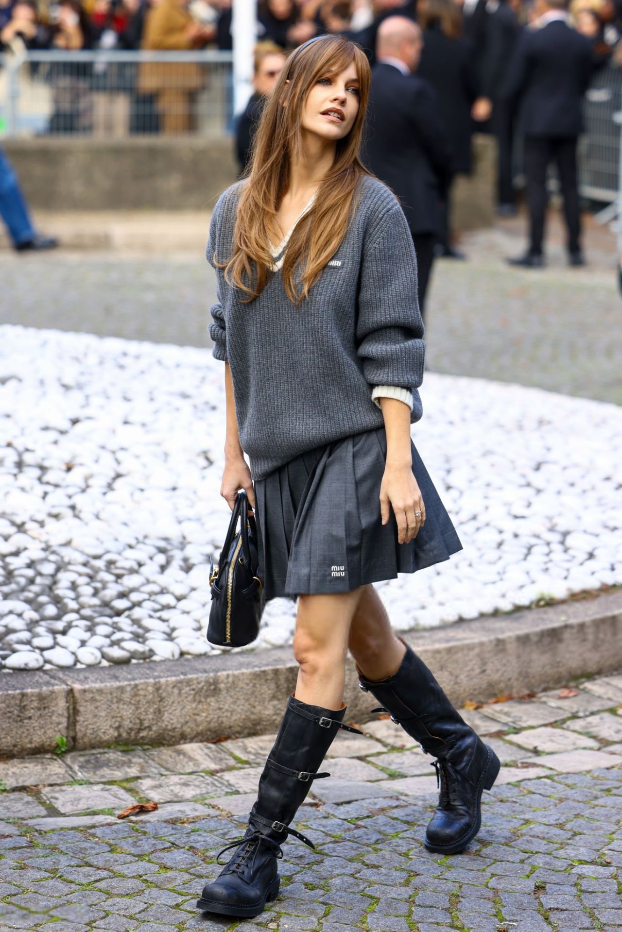 barbara-palvin-stuns-in-sophisticated-sensuality-at-miu-miu-ss25-paris-fashion-week-10-01-2024-2.jpg (1280×1919)