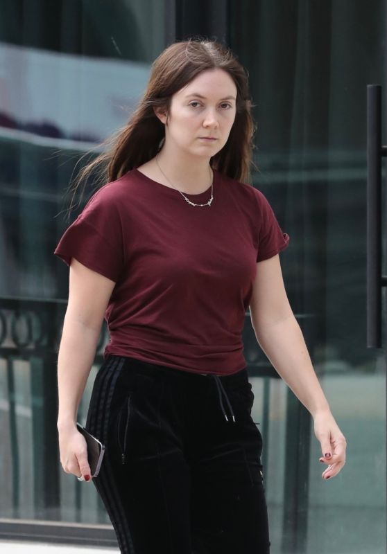 Billie Lourd Grabs a Sweet Treat at a Local Bakery in Beverly Hills [28-10-2024]