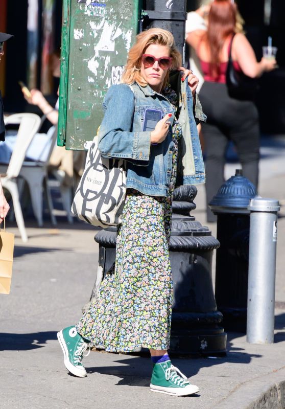 Busy Philipps Enjoys a Shopping Day in New York [10-23-2024]