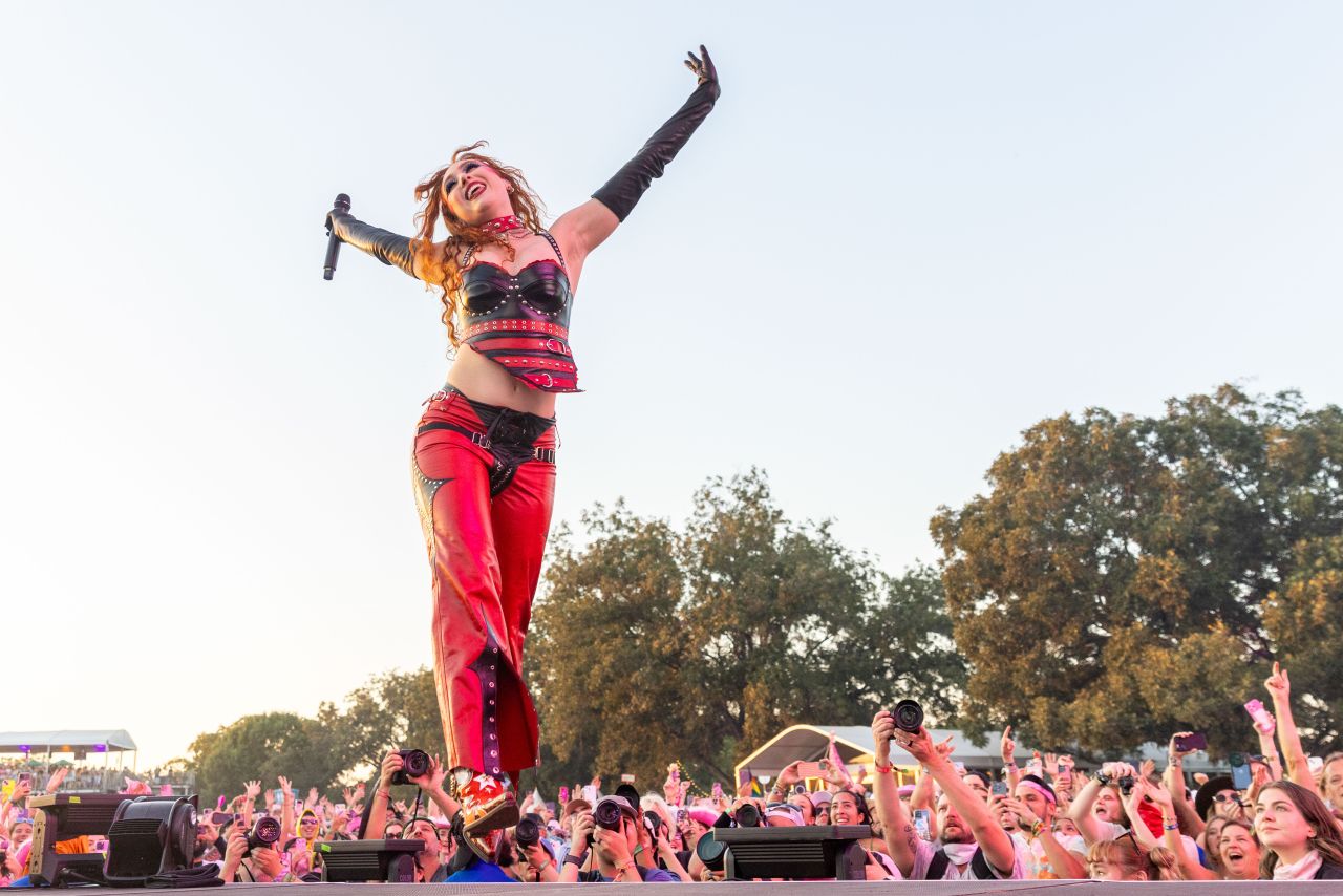 Chappell Roan Mesmerizes Crowds at Austin City Limits [10-13-2024 ...