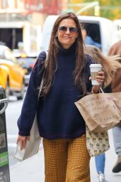 Fresh from Italy, Katie Holmes Revels in Morning Coffee in NYC before Returning to Broadway Stage [27-10-2024]