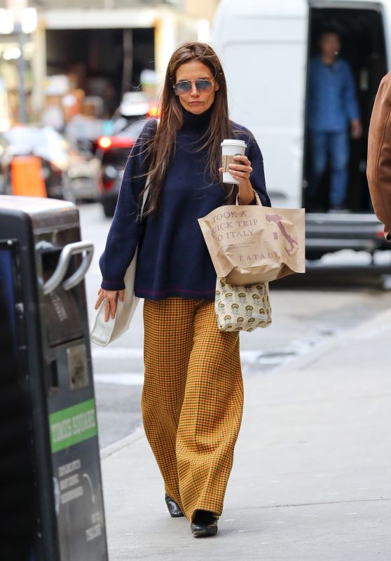 Fresh from Italy, Katie Holmes Revels in Morning Coffee in NYC before Returning to Broadway Stage [27-10-2024]