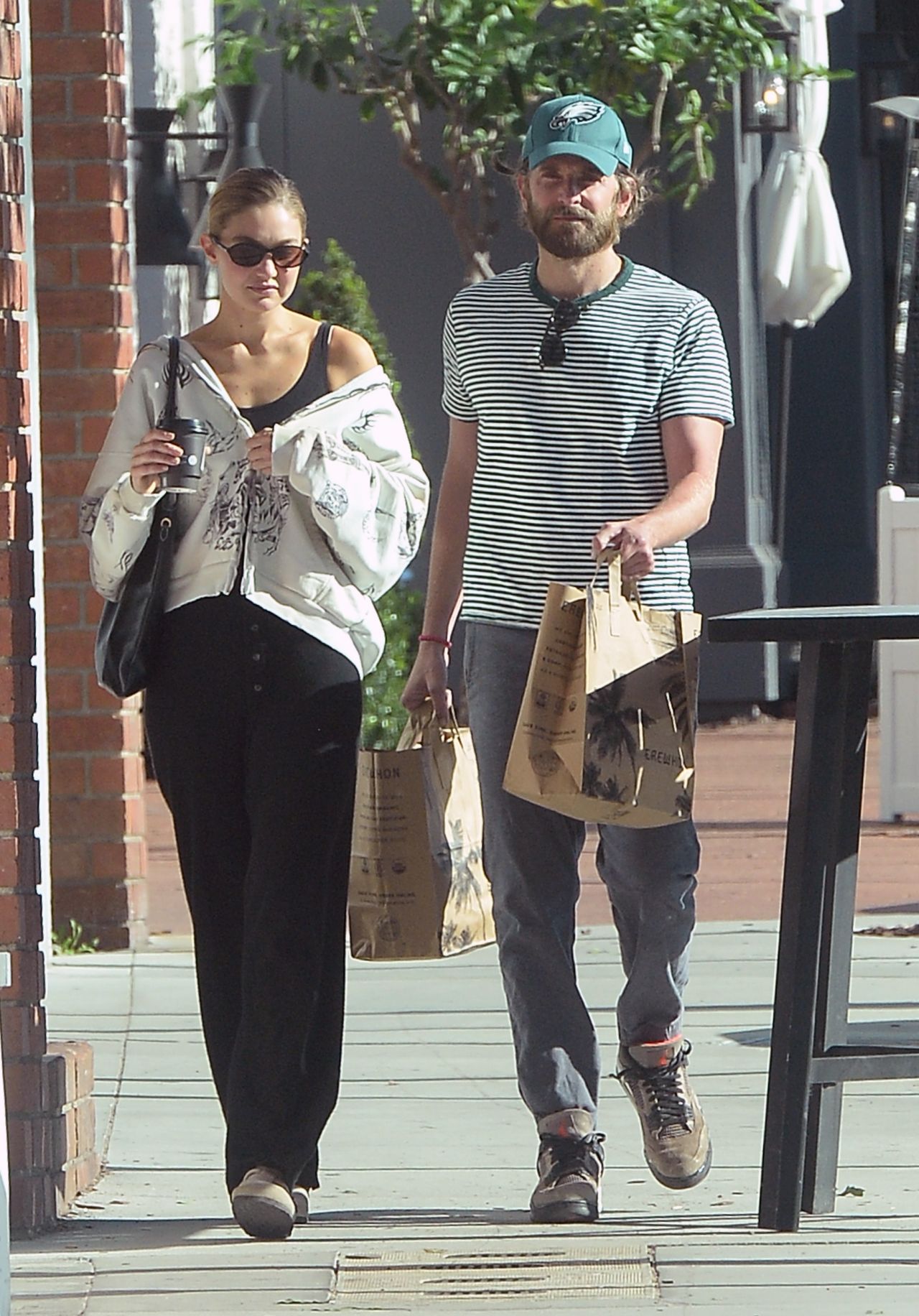 gigi-hadid-masters-effortless-off-duty-style-during-la-grocery-run-10-21-2024-1.jpg (1280×1832)