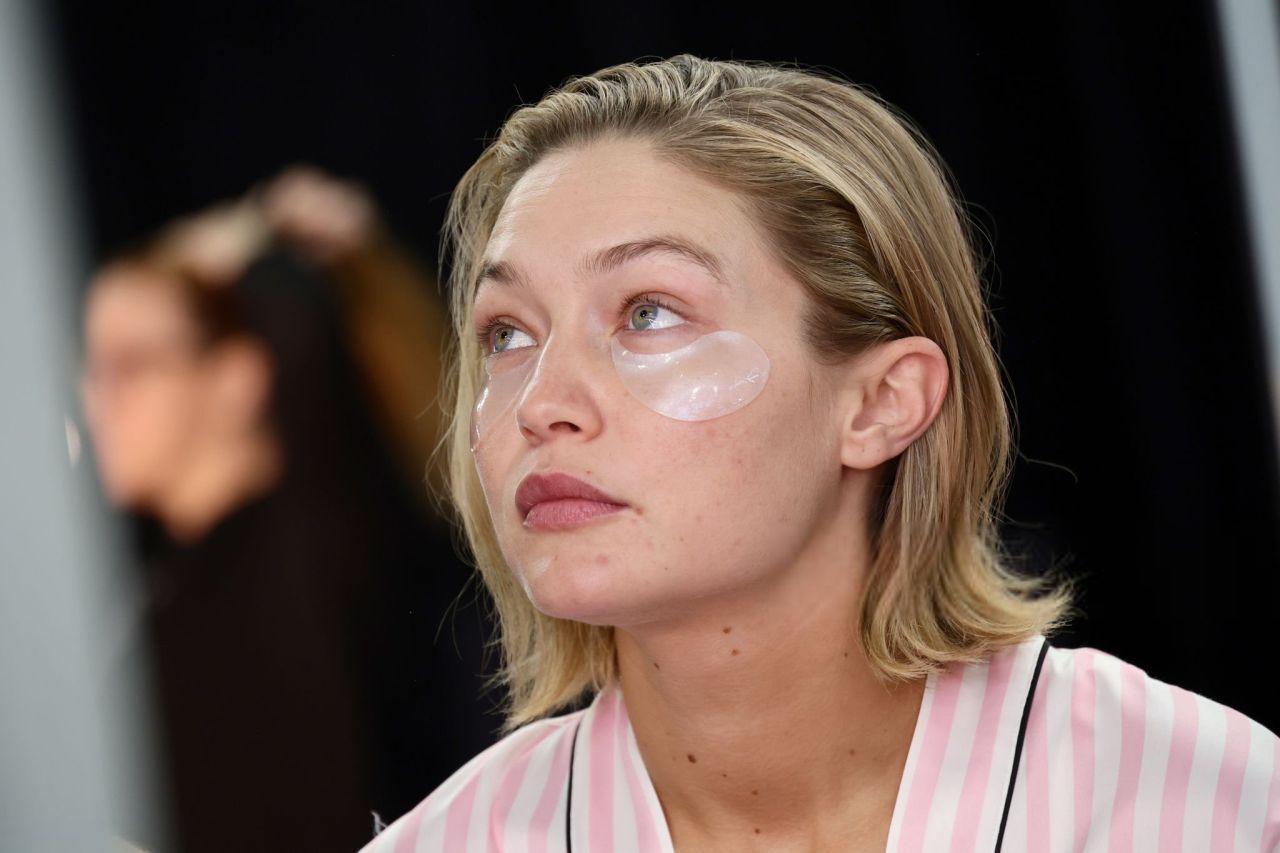 Gigi Hadid Shines as She Returns to the Victoria's Secret Runway 1015