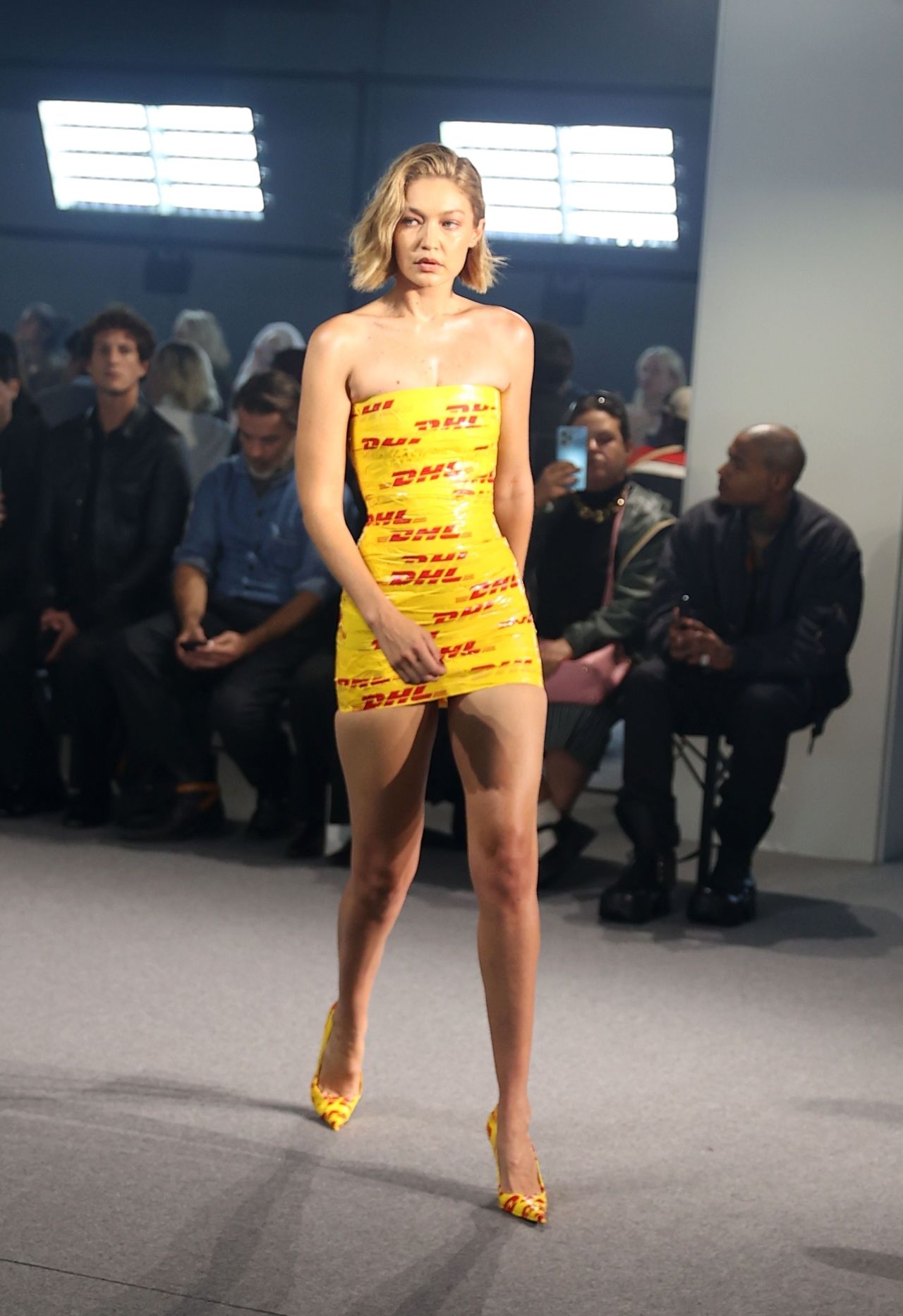 gigi-hadid-shines-in-dhl-tape-at-vetements-pfw-09-28-2024-2.jpg (1280×1864)