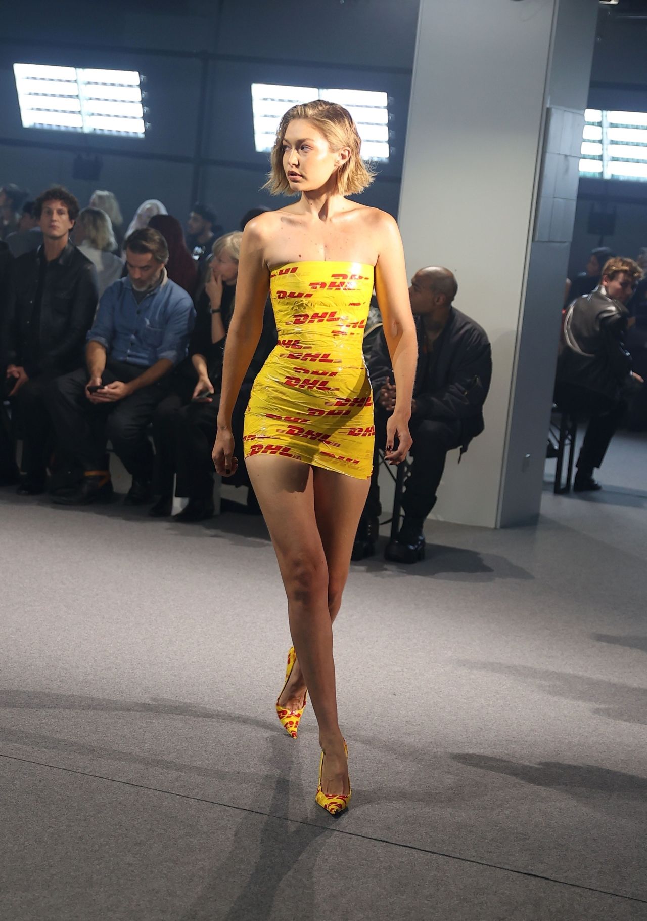 gigi-hadid-shines-in-dhl-tape-at-vetements-pfw-09-28-2024-4.jpg (1280×1820)