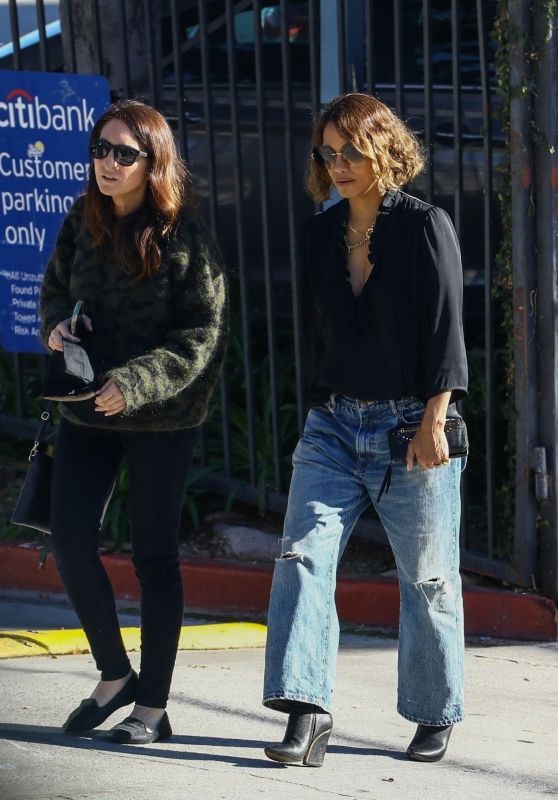 Halle Berry Enjoys Bird Street Club with Friends: Actress Spotted ...