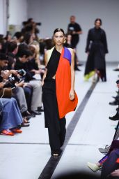 Irina Shayk Sizzles at Missoni SS2025 MFW