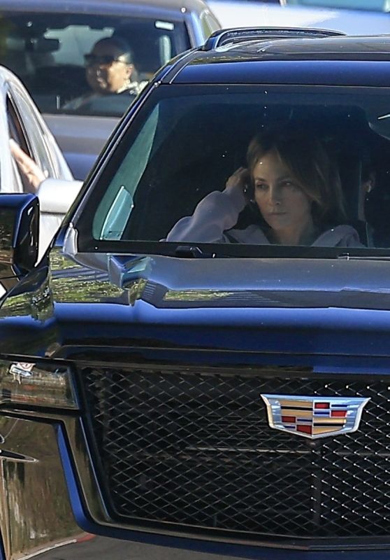 Jennifer Lopez Rolls into Brentwood in Her Cadillac Escalade [29-10-2024]