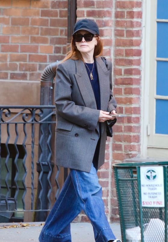 Julianne Moore Masters Manhattan