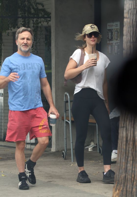 Kelly Rizzo Grabs Coffee at Alfred in Los Angeles on Monday [28-10-2024]