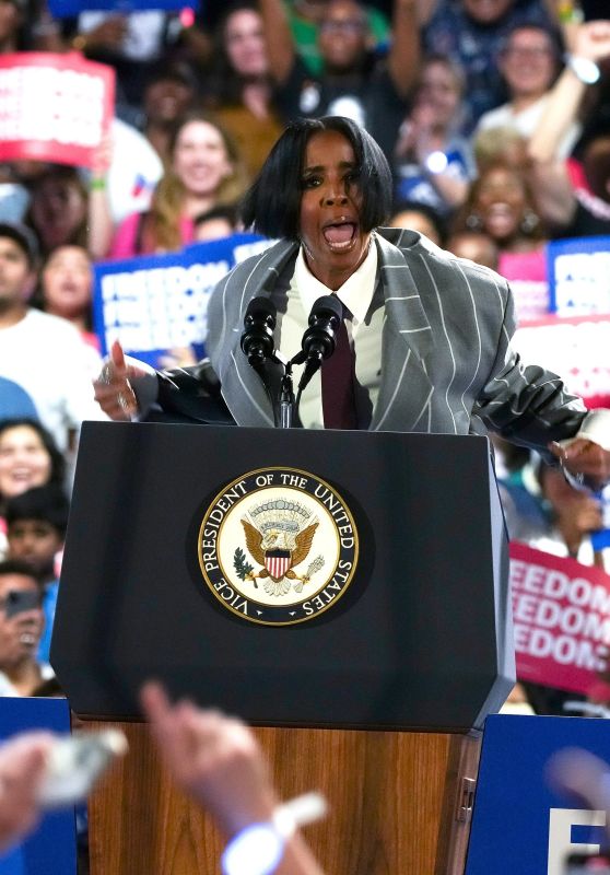 Kelly Rowland Belts Out Powerful Support for VP at Houston Rally [10-25-2024]