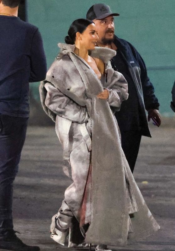 Kim Kardashian Bundles Up in Glamorous Fur Coat for Paris Hilton Concert [