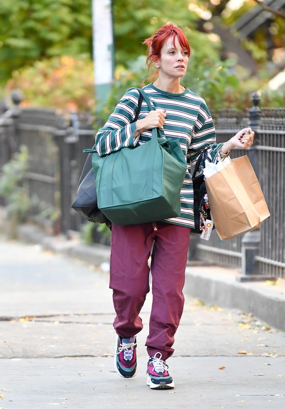 Lily Allen Keeps it Casual during Grocery Run in New York [28-10-2024]