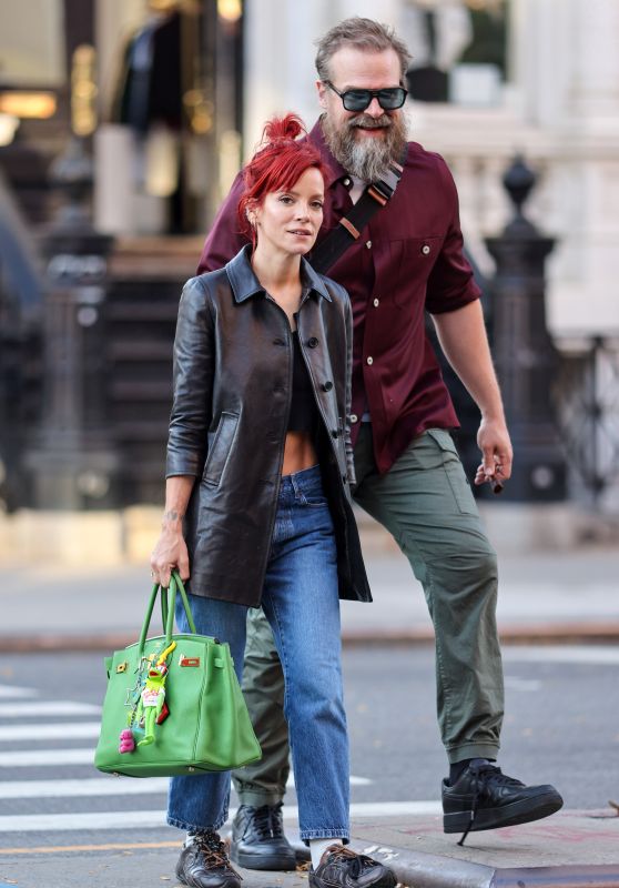 Lily Allen Takes a Stroll through NYC Streets [10-22-2024]