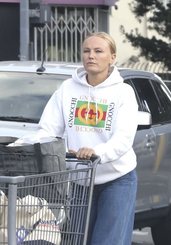 Malin Akerman Looks Chic in Gucci Sweater on Los Feliz Grocery Run [28-10-2024]