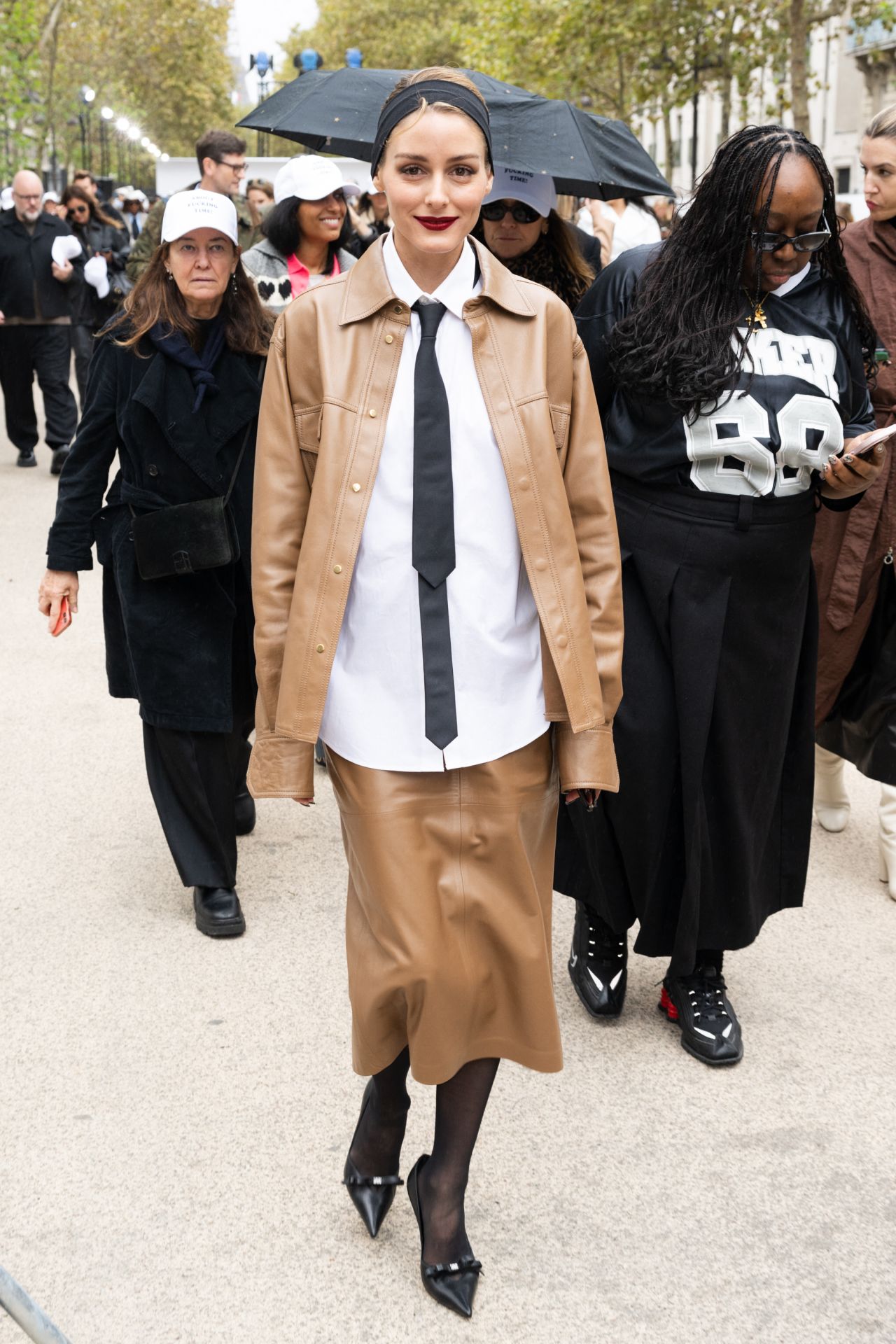 Olivia Palermo Olivia-palermo-exudes-effortless-panache-at-stella-mccartney-ss25-paris-fashion-week-09-30-2024-0