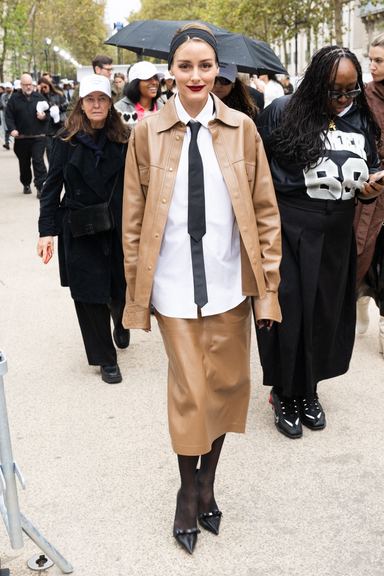 Olivia Palermo Olivia-palermo-exudes-effortless-panache-at-stella-mccartney-ss25-paris-fashion-week-09-30-2024-2