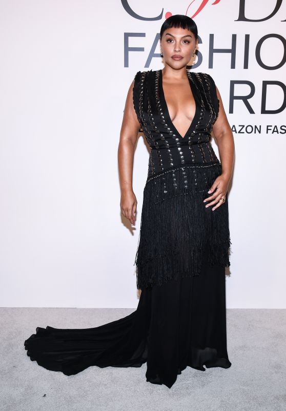 Paloma Elsesser Reigns Supreme in Body Positive Beauty at CFDA Awards [10-28-2024]