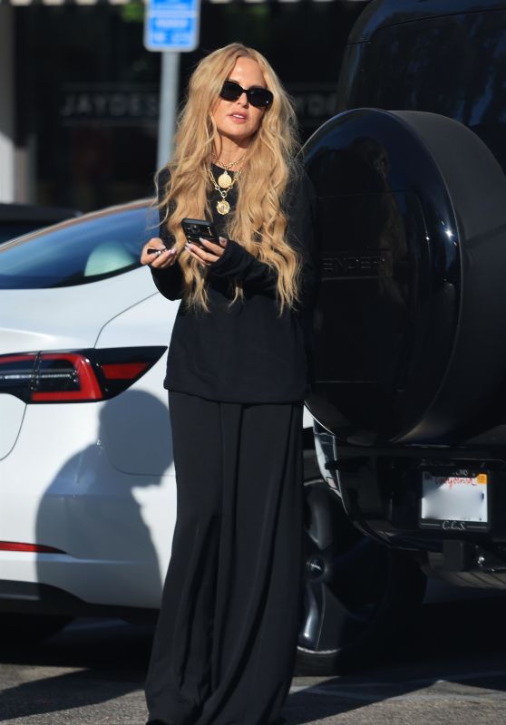 Rachel Zoe in Small Fender Bender at LA Mall [10-26-2024]