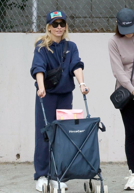  Actress Spotted with Cart in Tow [10-29-2024]