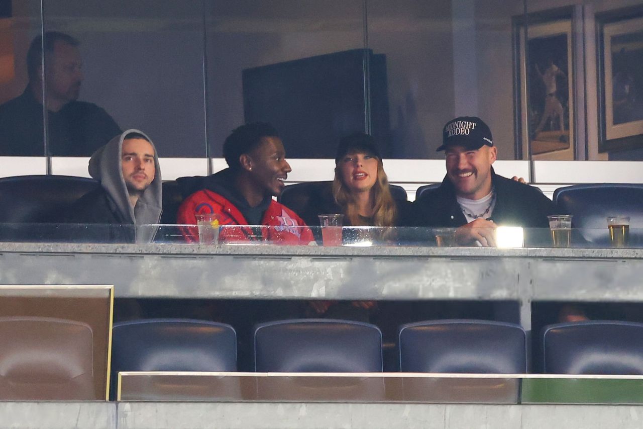 Taylor Swift Cheers On The Yankees In Style At ALCS Game 1 10-14-2024 ...