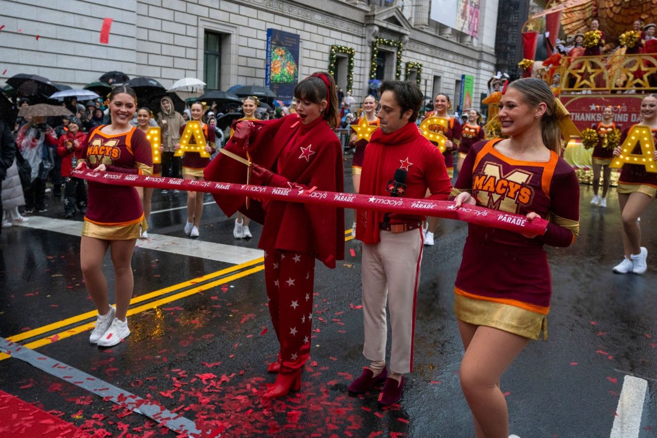 Alison Brie Shines at the 2024 Macy's Thanksgiving Day Parade • CelebMafia