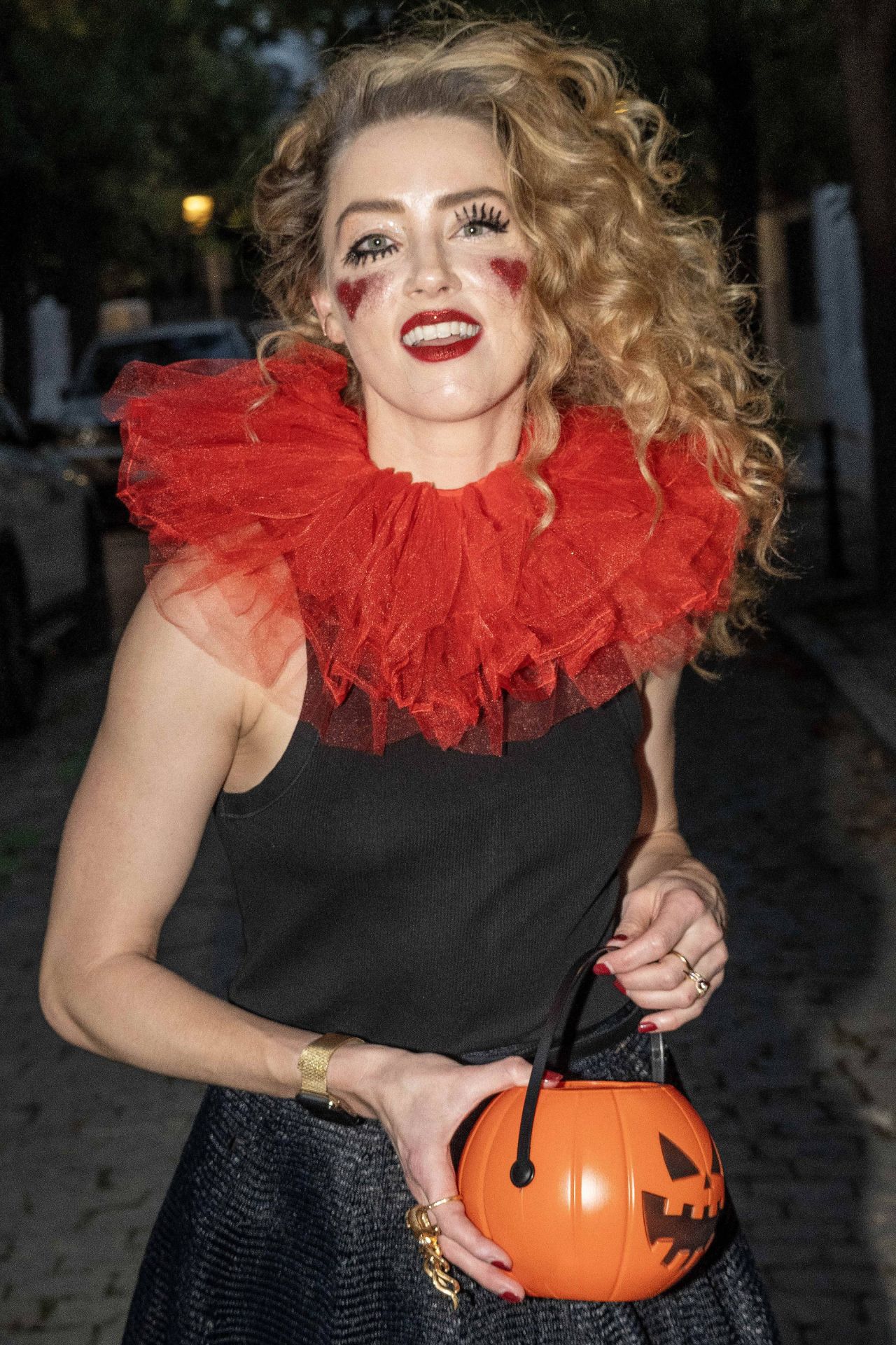 Amber Heard Clowns Around with Quirky Halloween Makeup and Fashion [10