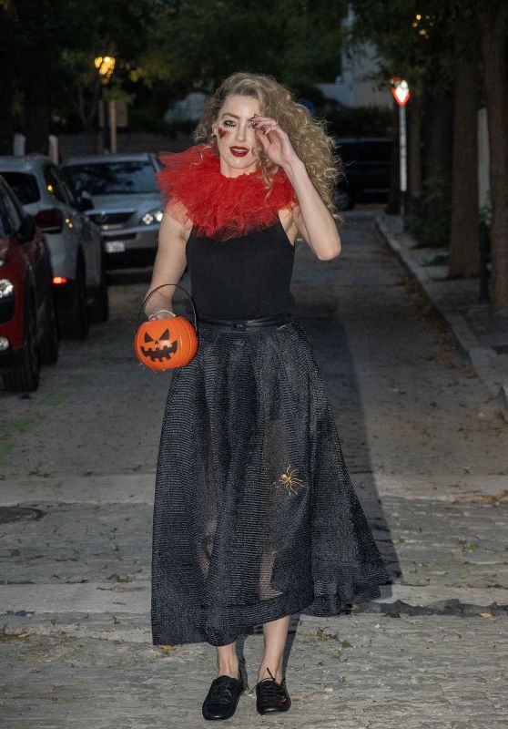 Amber Heard Clowns Around with Quirky Halloween Makeup and Fashion [10-31-2024] 