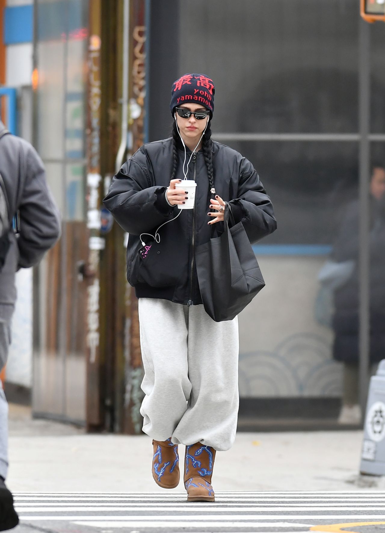 amelia-hamlin-spotted-on-coffee-run-in-nyc-11-29-2024-0.jpg (1280×1772)