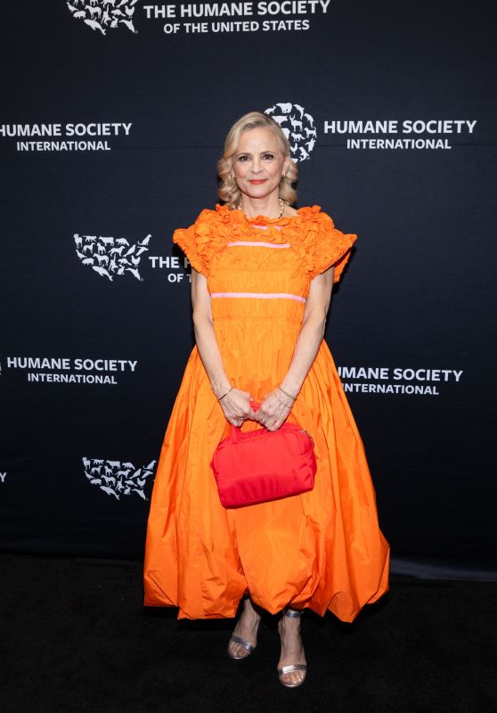 Amy Sedaris Shows Support for Animal Welfare at Humane Society To the Rescue! Gala in New York [01-11-2024]