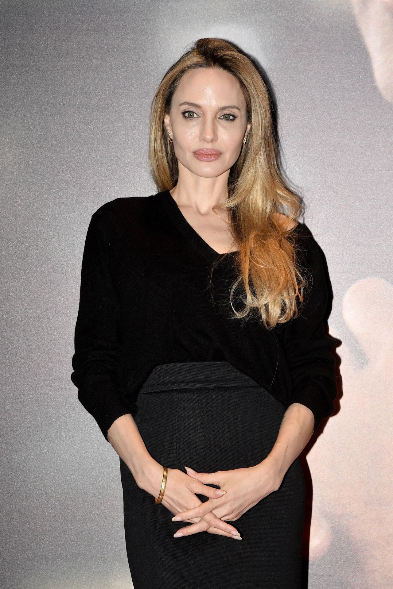 angelina-jolie-at-the-42nd-turin-film-festival-4.jpg (1280×1920)