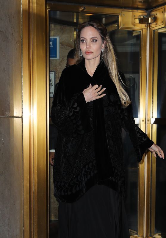 Angelina Jolie Steps Out for Dinner in NYC [11-12-2024]