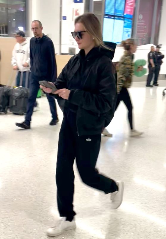 Anna Delvey Spotted at LAX, Arrives in Los Angeles with Mystery Destination [11-23-2024]