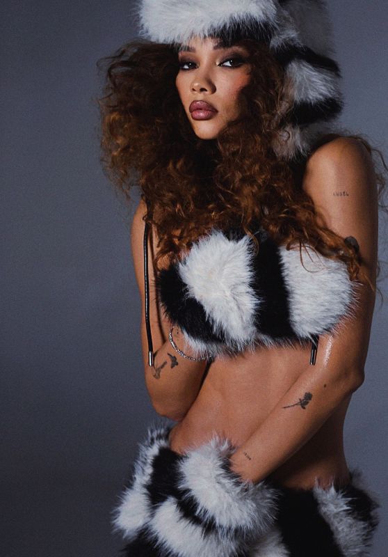 Ashley Moore Shines in November 2024 Photoshoot