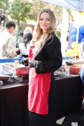 Caitlin O Connor Serves Up Warmth and Gratitude at LA Mission 11-27-2024