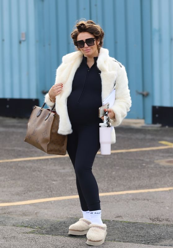 Charlotte Dawson Leaves Panto Rehearsals in Blackpool [11-16-2024]