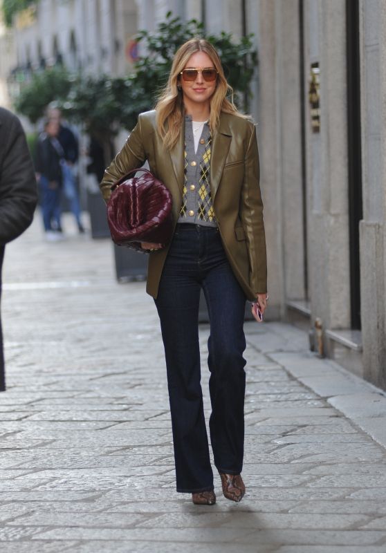 Chiara Ferragni Steps Out With Mom and Bodyguard After Ralph Lauren Visit in Milan [06-11-2024]