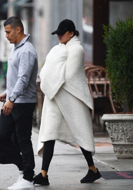 Chrissy Teigen Keeps It Cozy in NYC [11-21-2024]