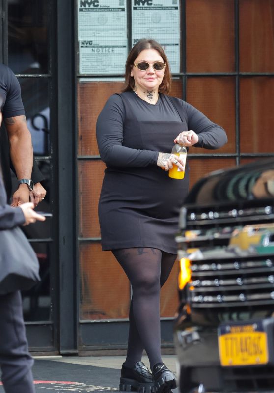 Elle King Spotted Strolling Through the Streets of NYC [10-30-2024]