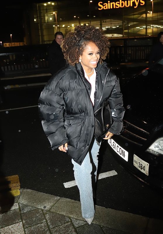 Fleur East Braves the Blackpool Rain [11-16-2024]