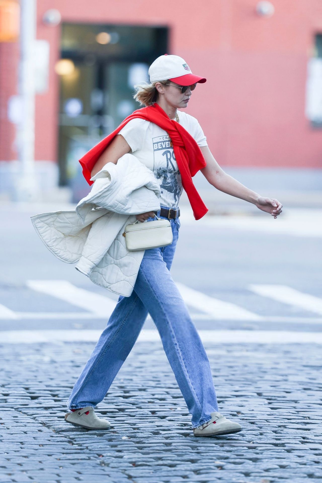 gigi-hadid-and-bradley-cooper-spotted-on-a-stroll-in-nyc-11-11-2024-more-pH๏τos-0.jpg (1280×1920)