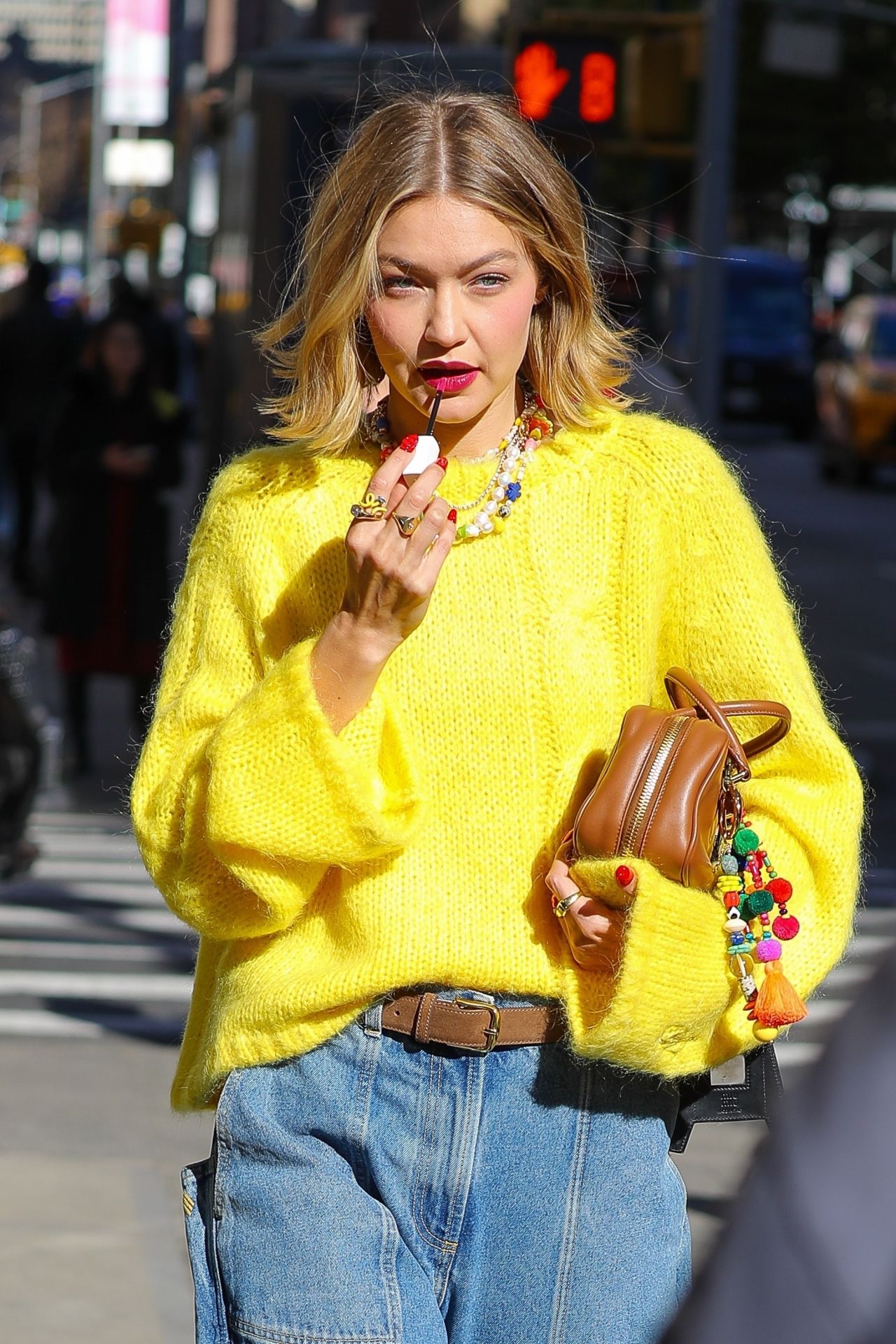 gigi-hadid-captivates-in-vibrant-pH๏τoshoot-showcasing-effortless-style-and-maybelline-s-latest-beauty-looks-26.jpg (1280×1920)