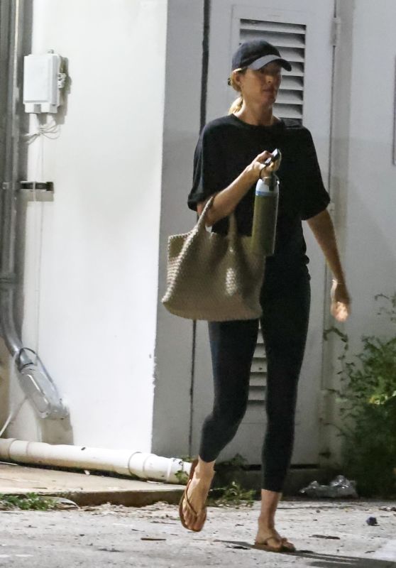 Gisele Bündchen Spotted Leaving Miami Beach Gym [11-21-2024]