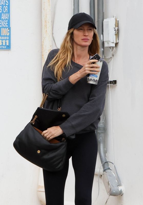 Gisele Bündchen Spotted Leaving Pilates in Miami [11-18-2024]