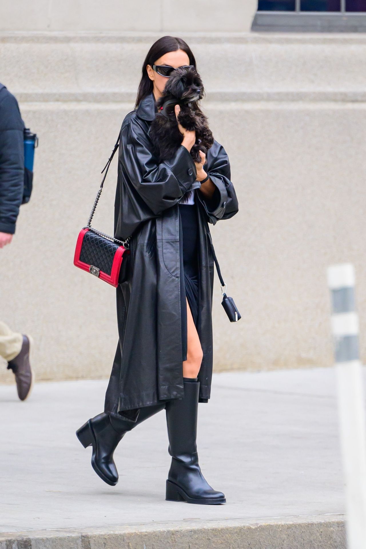 irina-shayk-and-pup-enjoy-a-nyc-stroll-11-20-2024-1.jpg (1280×1920)