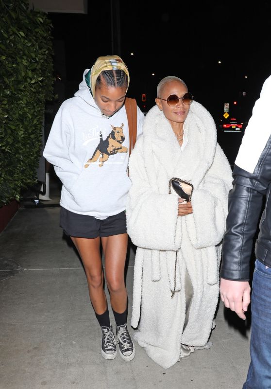 Jada Pinkett Smith Enjoys Family Dinner with Willow and Trey Smith at Giorgio Baldi [11-22-2024]